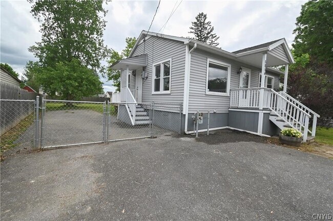 Building Photo - 5854 Reis Dr