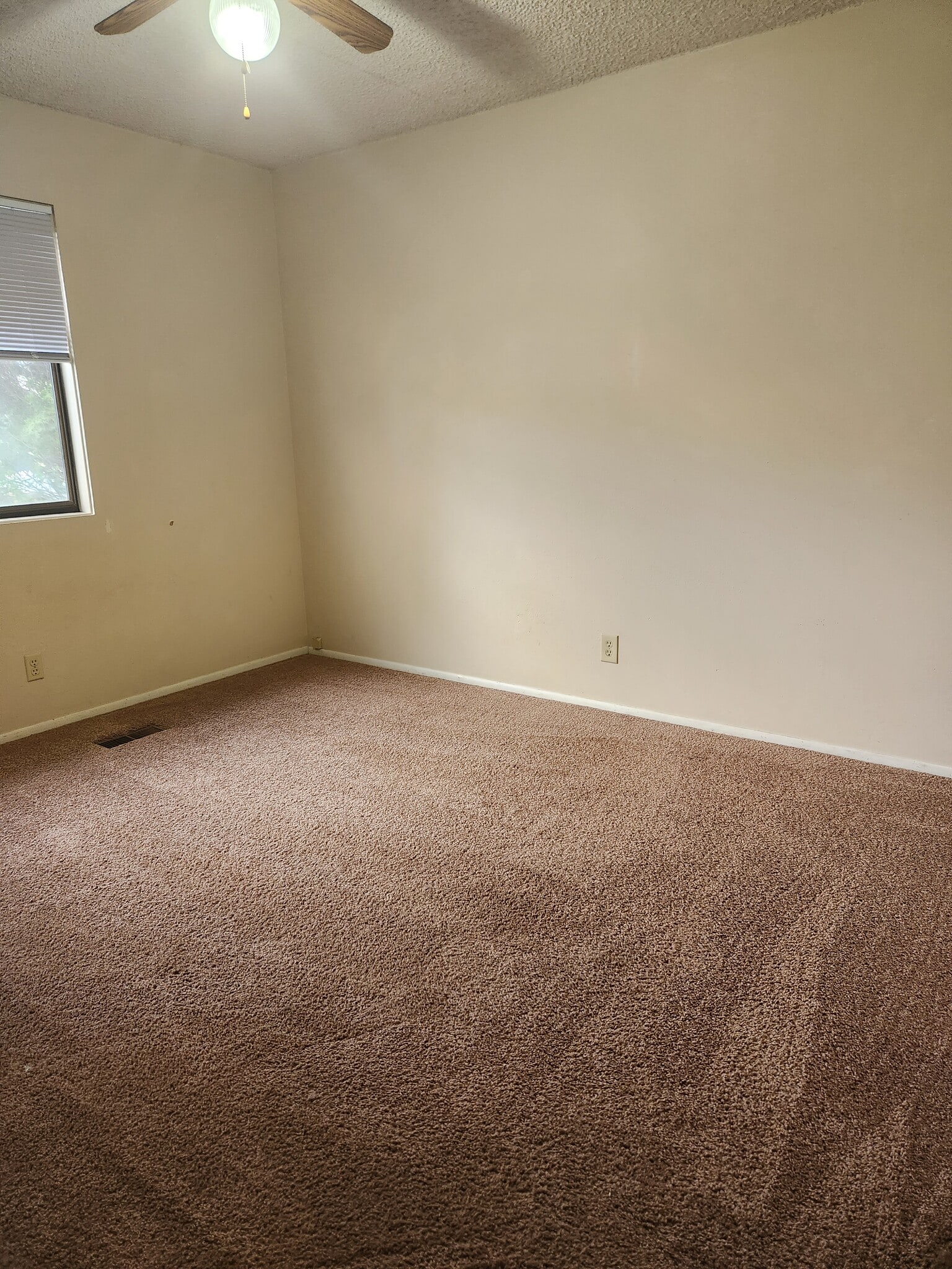 Building Photo - 425 Park Terrace Dr