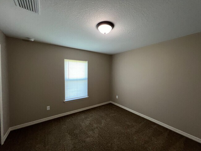 Building Photo - AMAZING 3 BD/2BA Home in Beautiful Ocala!!!