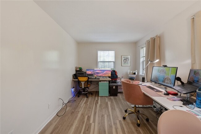 Building Photo - 298 Birchwood Dr N