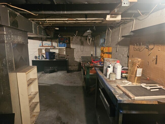 Building Photo - OWNER FINANCE! NO BANK QUALIFYING! NO CREDIT CHECK!