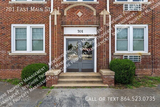 Building Photo - 701 E Main St