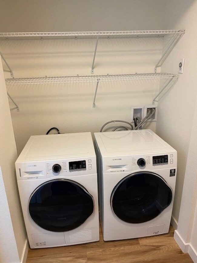 Building Photo - Updated 2bed/1bath Apartment in Redmond!