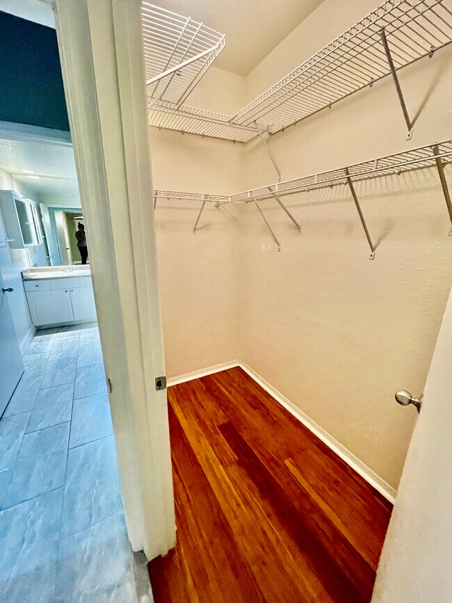 Building Photo - 402 S Armenia Ave