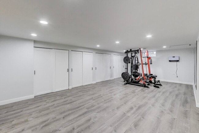 Building Photo - 710 S Hawthorne Ave