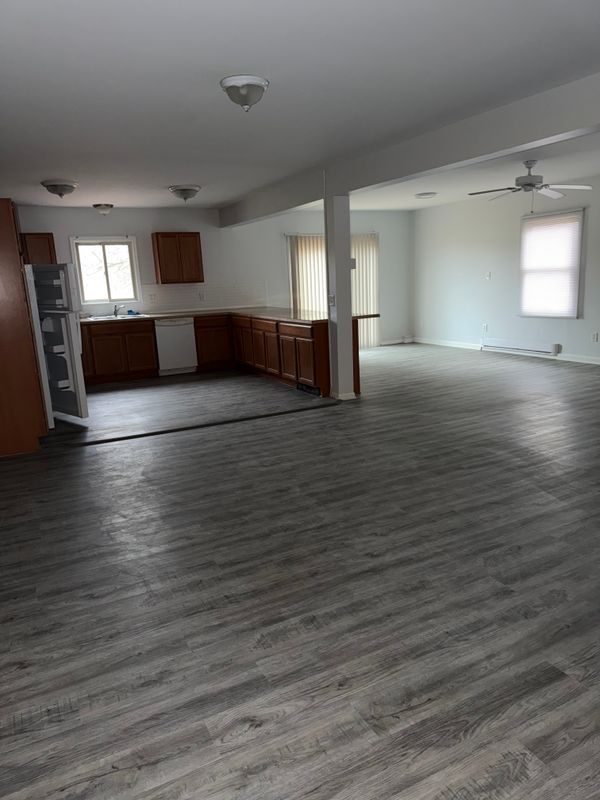 Building Photo - 9492 Linden Rd