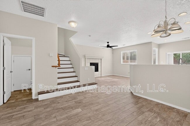 Building Photo - 2323 Margarita Dr SE