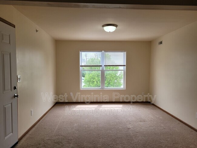 Building Photo - Woodland Acres