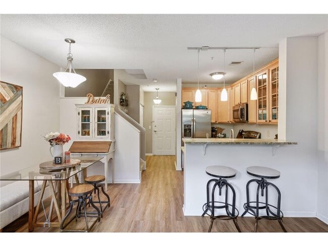 Building Photo - 680 N 2nd St