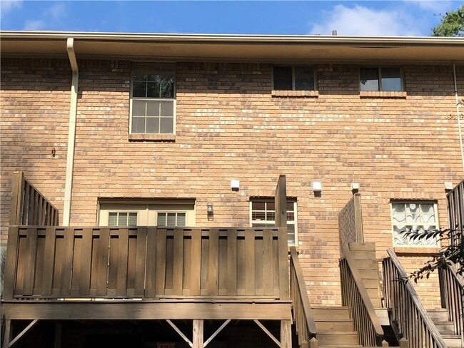 Building Photo - 16 Villa Ct SE