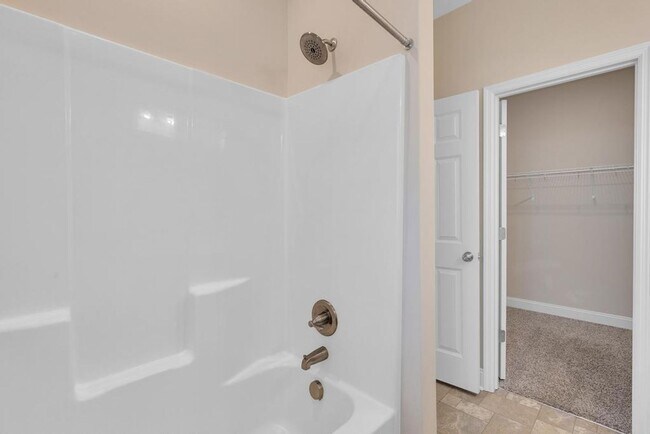 Building Photo - 148 Broadleaf Dr