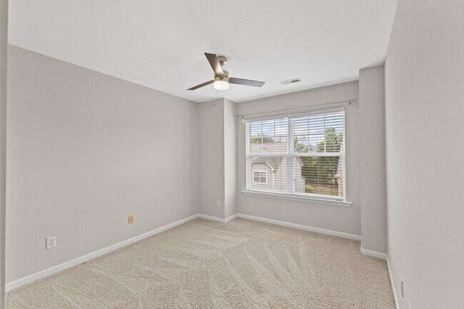 Building Photo - 611 Carlton Commons Ln