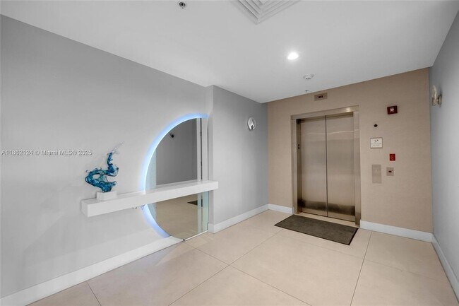 Building Photo - 704 N Ocean Blvd