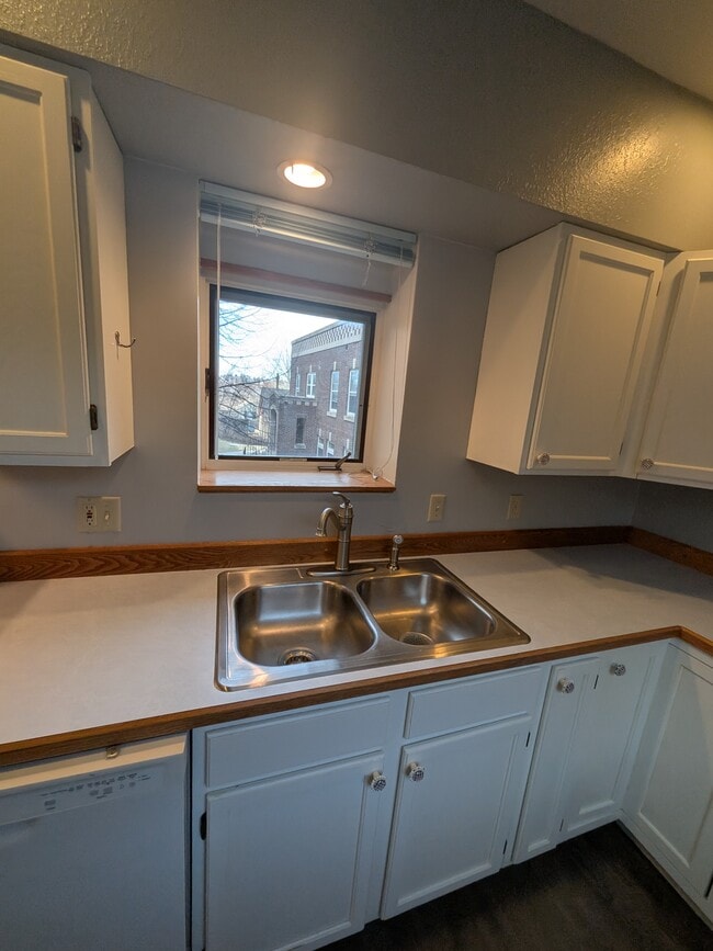 Building Photo - 1000 Fountain Terrace Dr