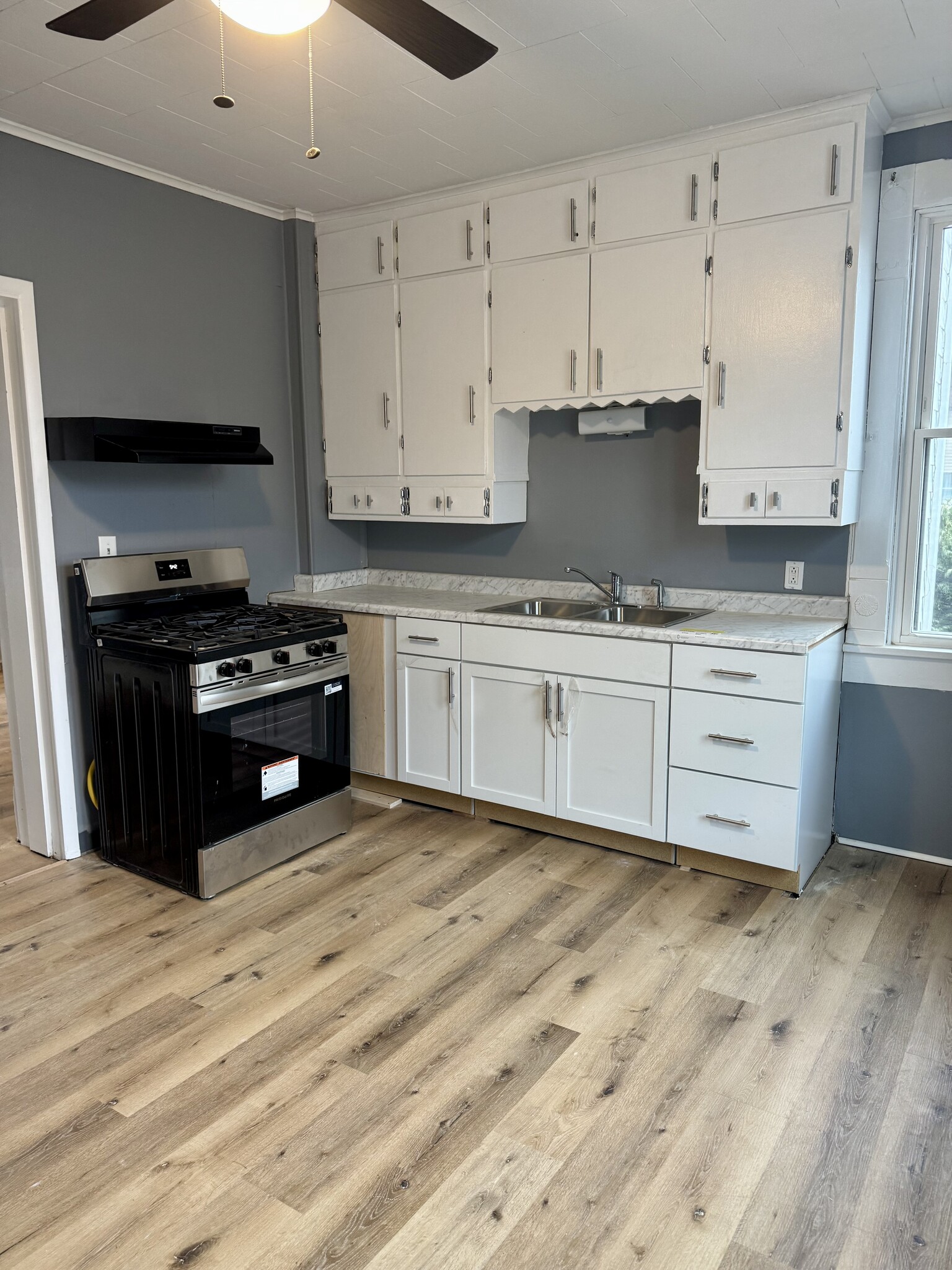 Building Photo - 321 Cedar St