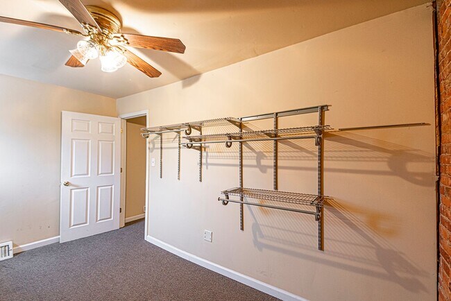 Building Photo - 530 N 32nd St