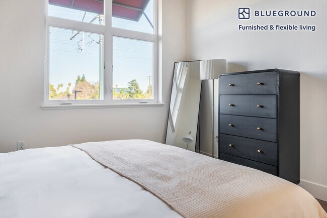 Building Photo - 261 El Camino Real