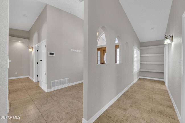 Building Photo - 232 Ave Mirador