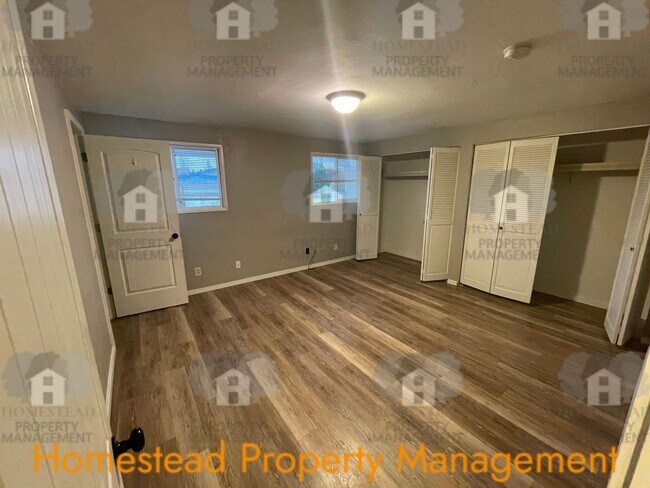 Building Photo - 661