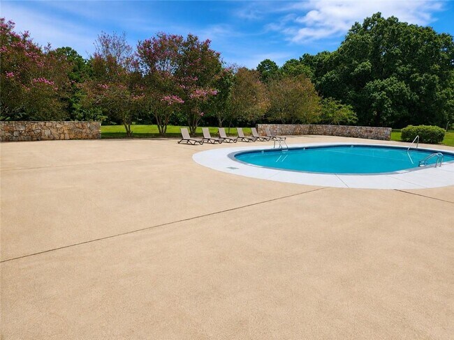Building Photo - 169 Governors Dr