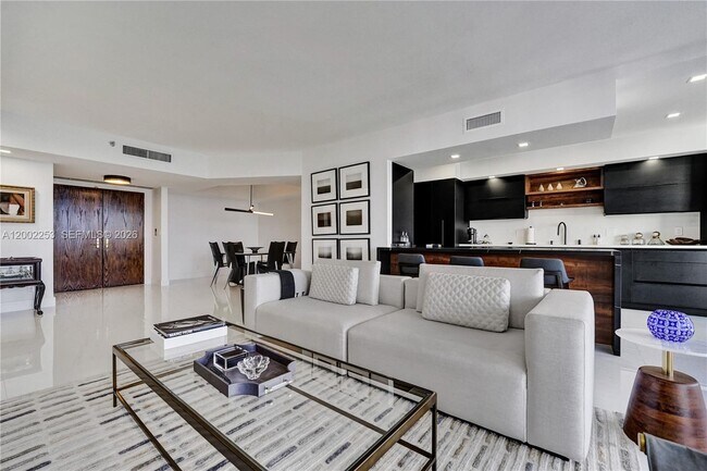 Building Photo - 20281 E Country Club Dr