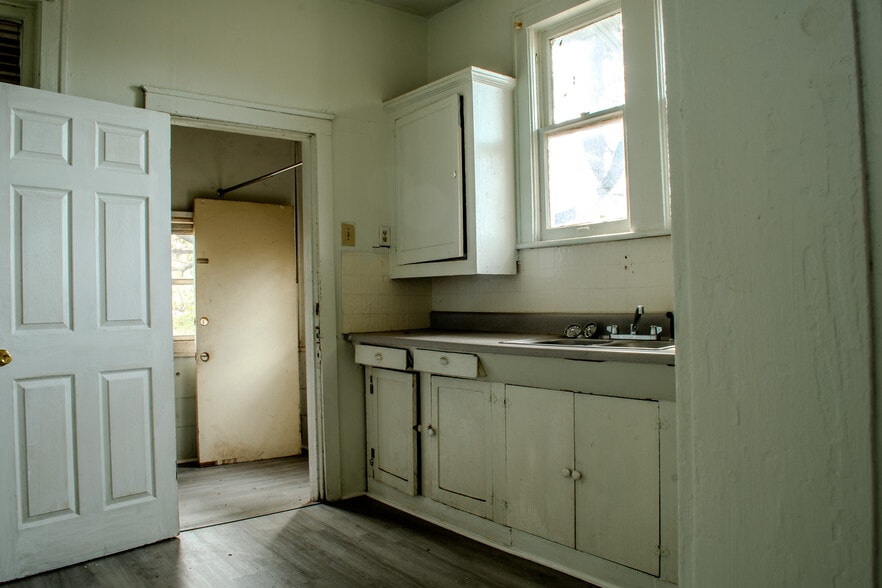 Building Photo - 621 Merrick St