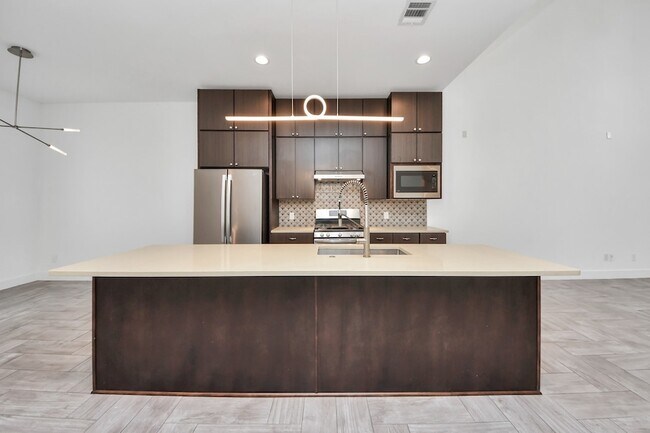 Building Photo - 1703 Cedrocanna Ln