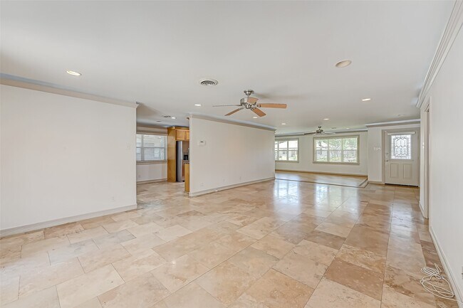 Building Photo - 5611 Briarbend Dr