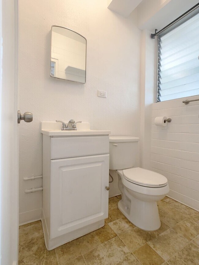 Building Photo - 264 Ka?iulani Ave