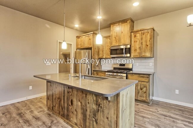 Building Photo - 3 Bed, 2.5 Bath Townhome in Orchards by Pr...