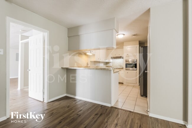 Building Photo - 1 Midwood Cir