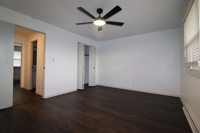 Building Photo - 3 Bedroom Duplex