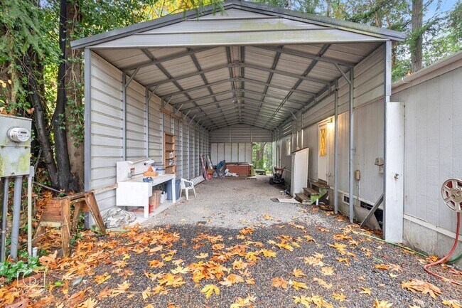 Building Photo - Waterfront 2-Bedroom Home with Scenic Views