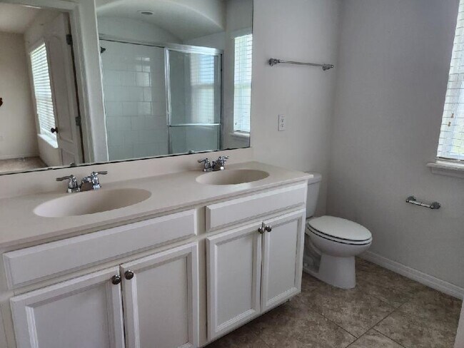 Building Photo - 105 Misty Glen Ln