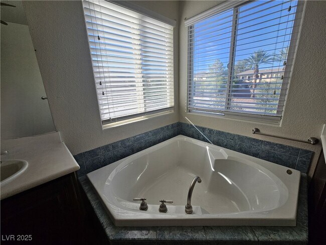 Building Photo - 10134 Reflection Brook Ave