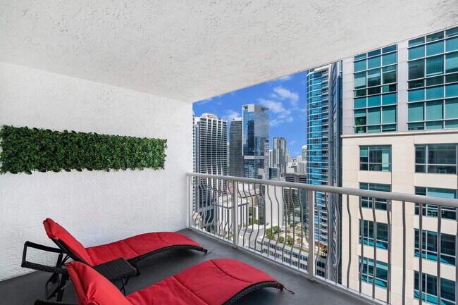 Building Photo - 1 SE 12th St