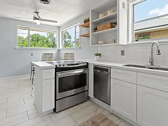 Building Photo - ZeeZee Gardens Cottage