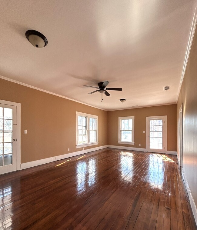 Building Photo - 216 Singleton Ave