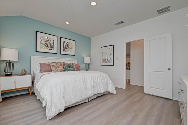 Building Photo - 21119 Bella Coral Dr