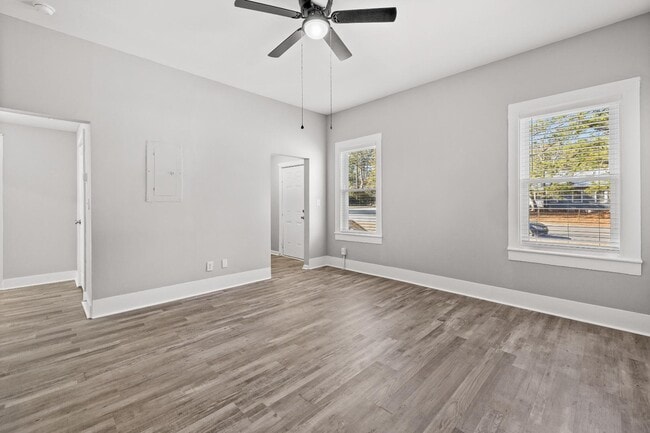 Building Photo - 501 E 4th St