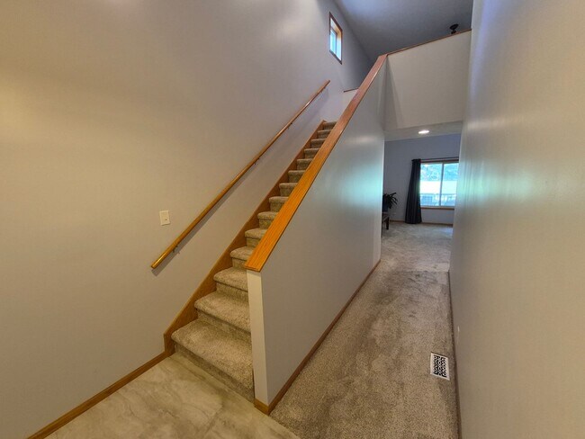 Building Photo - Townhome overlooking Park w/ Laundry & Att...