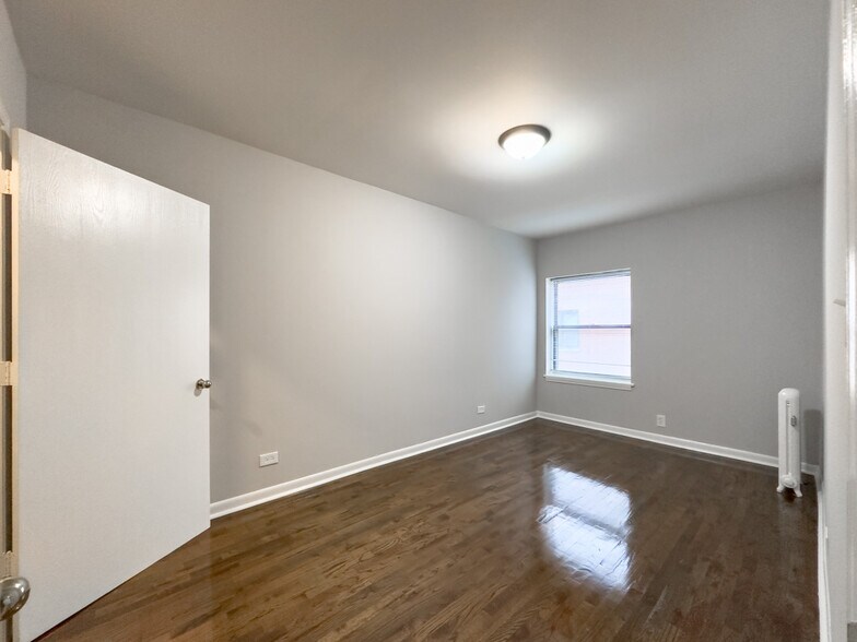 Building Photo - 5746 N Winthrop Ave