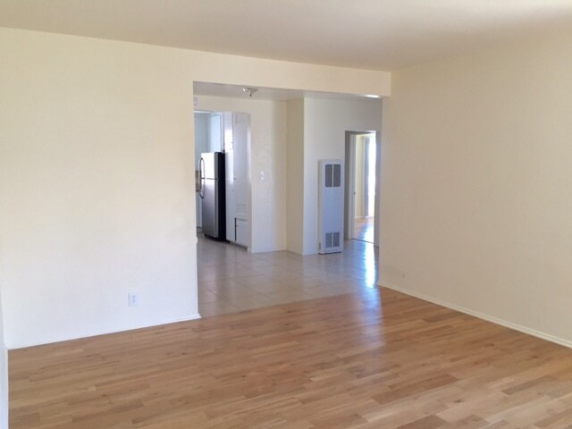 Building Photo - 327 N Mariposa Ave
