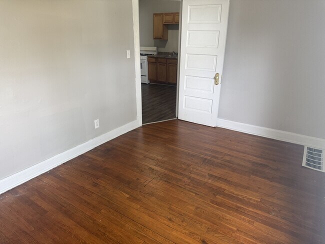 Building Photo - 3550 Seymour Ave