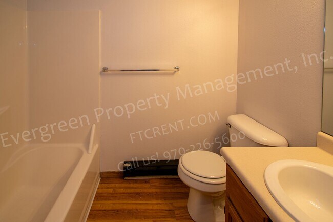 Building Photo - 3737 Landings Dr