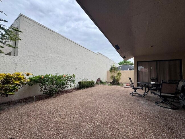 Building Photo - 6876 Palmar Ct