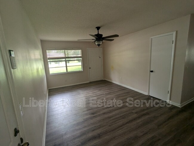 Building Photo - 820 Kelly Dr