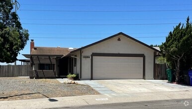 Building Photo - Terrific 3Br +/2Ba Single story house with...