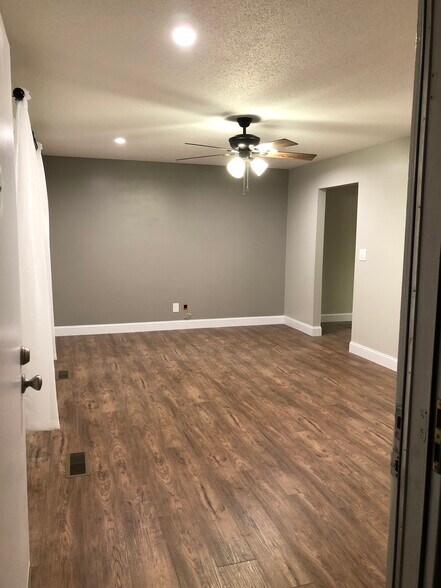 Living Room - 3413 Lisa Dr