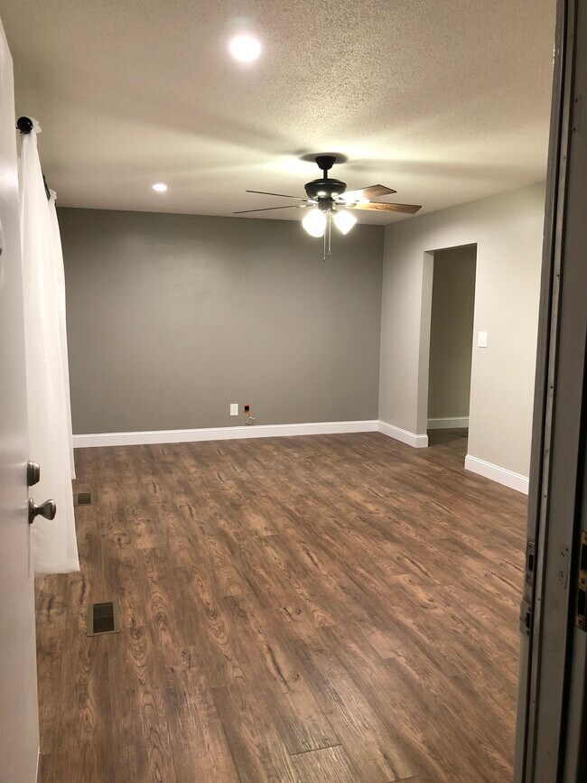 Living Room - 3413 Lisa Dr